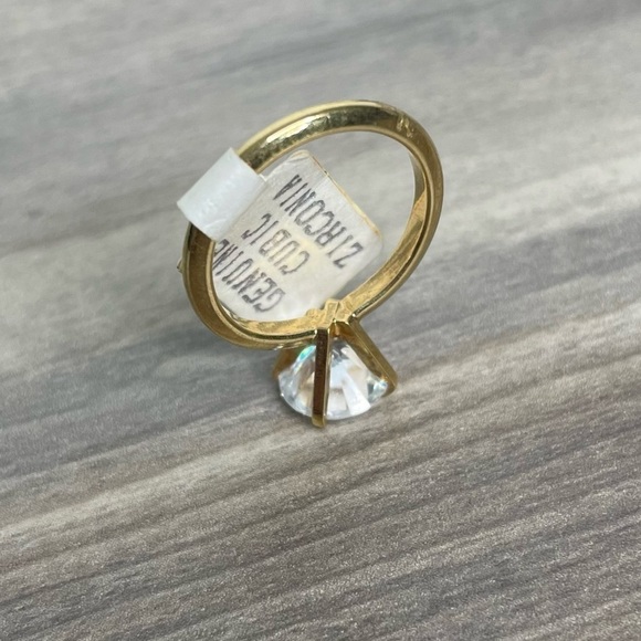 Genuine Cubic Zirconia Solitaire Engagement Wedding Ring - Picture 3 of 4